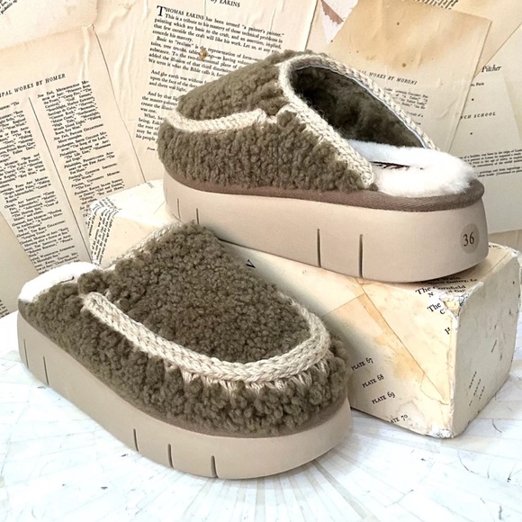 Free People Mou Bounce Slippers Clog Curly Sheepskin Military Green - Picture 8 of 9